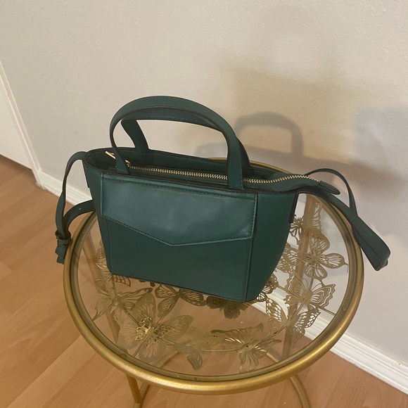 Green/teal small handbag with shoulder strap. - Picture 2 of 4